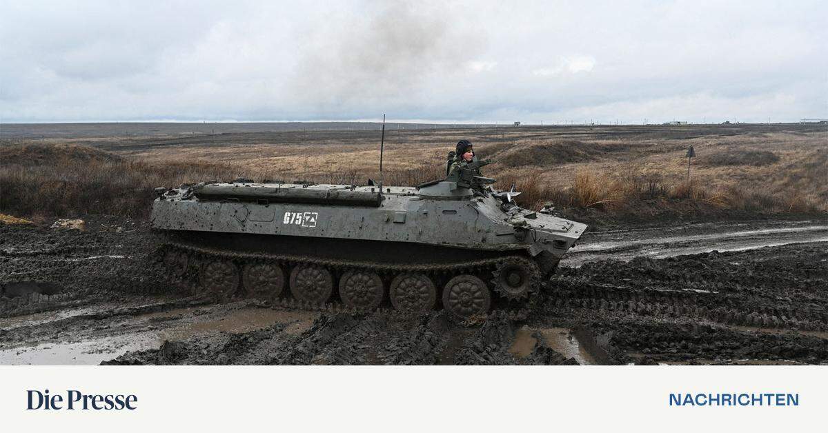 Russische Soldaten R Cken Nach Man Ver Nahe Ukraine Ab