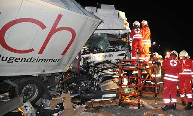 NÖ Schwerer Lkw Unfall auf Westautobahn DiePresse