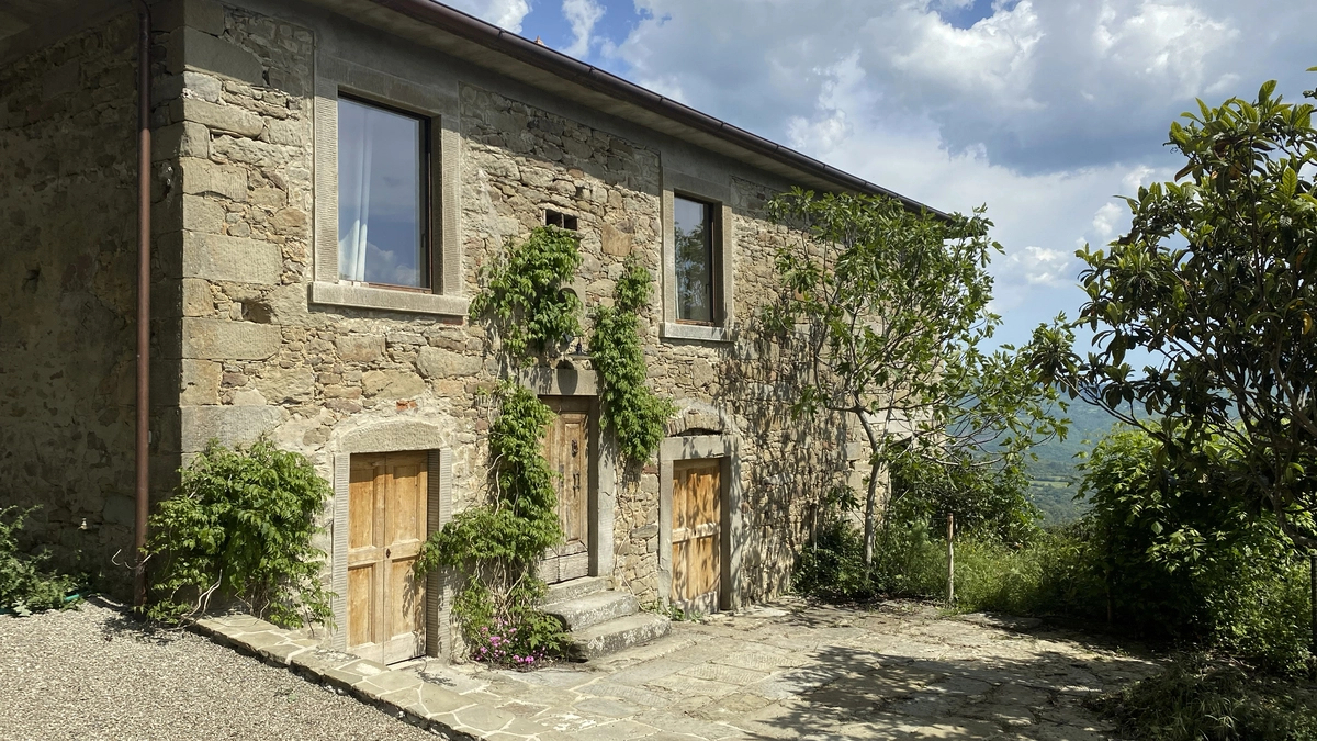 Toskana-Altes-Steinhaus-mit-Brotbackofen-liebevoll-saniert-premium-