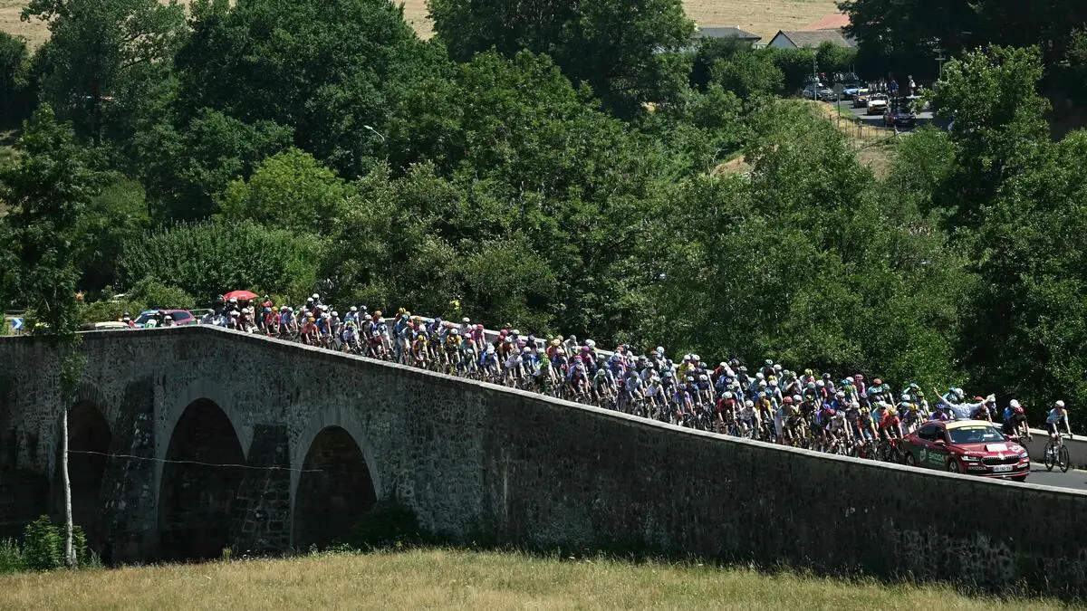 Blick-hinter-die-Tour-Kulissen-Champagner-mit-Chris-Froome-premium-