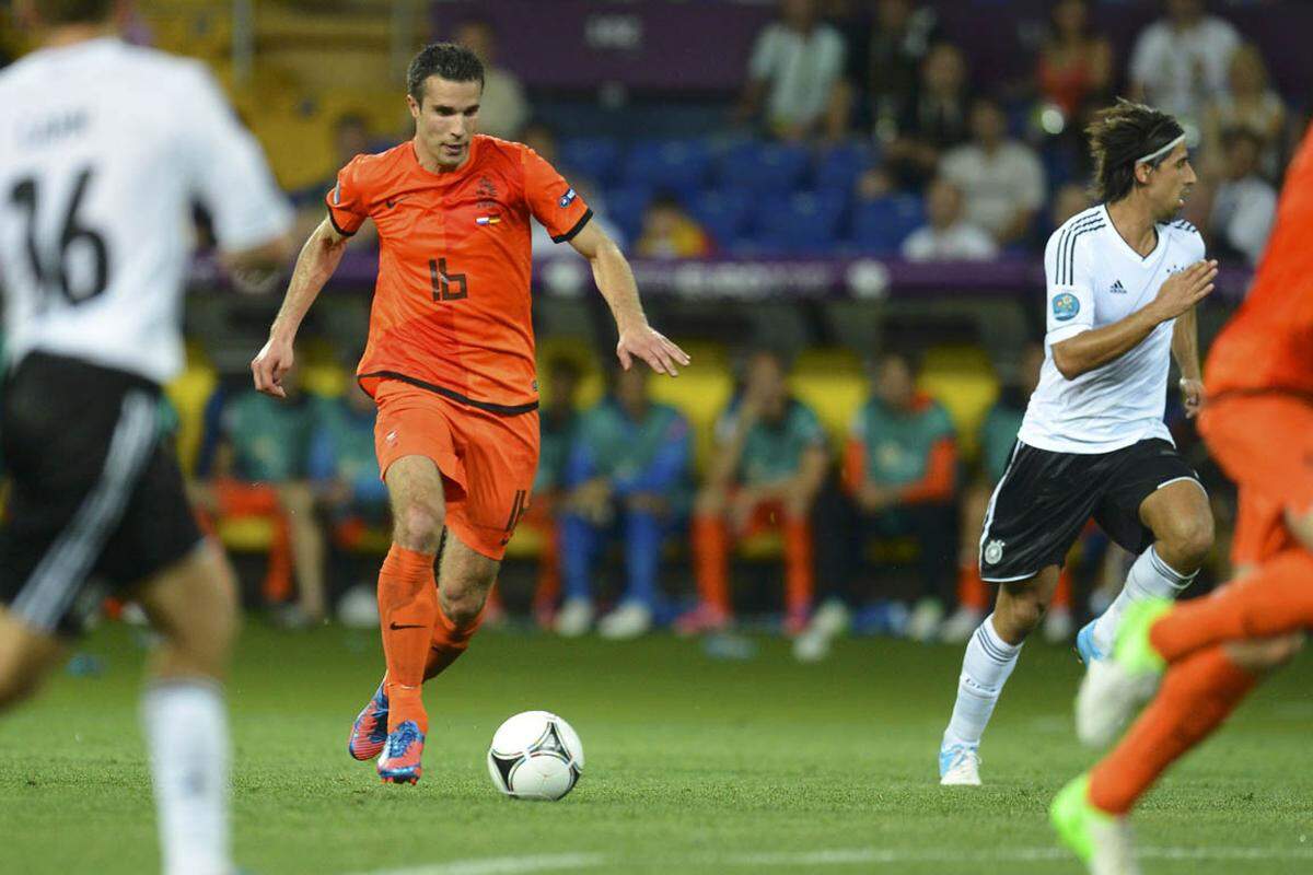 Und wieder war es van Persie, der das Spiel nochmals spannend machte. Sein Anschlusstreffer war für Deutschlands Manuel Neuer unhaltbar. Neuer selbst verlebte einen eher ruhigen Abend.