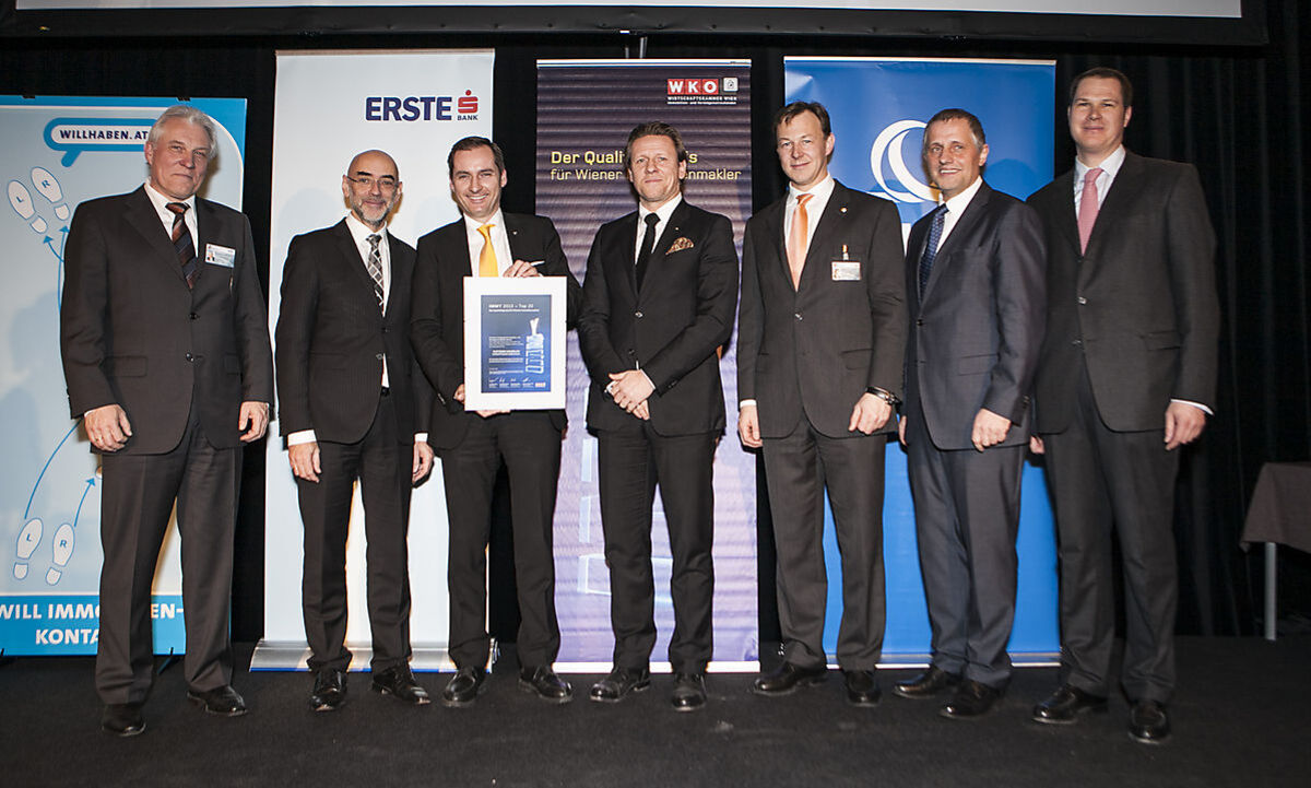 Im Bild: Michael Pisecky, Obmann Immobilien- und Vermögenstreuhänder - FG Wien; Michael Umfahrer, Vorsitzender Immy-Jury; Christoph Petermann und Peter Weinberger, Geschäftsführer Raiffeisen Immobilien Vermittlung; Oliver Brichard, Immy-Jury; Rudolf North, GF Immobilien- & Vermögenstreuhänder - FG Wien; Markus Reithofer, Immy-ProjektleiterLINK: www.immy.at, Alle Bilder: WK Wien/del Missier