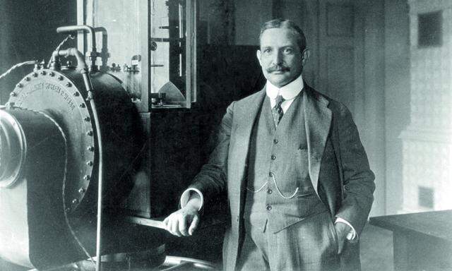 Stefan Meyer im August 1915 im „Magnetzimmer“ des Instituts für Radiumforschung.