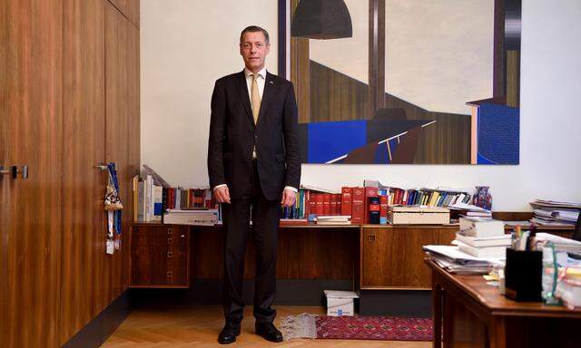 Er diente unter zehn Justizministern, nun ist er zum Generalsekretär aufgestiegen: Christian Pilnacek in seinem Büro.