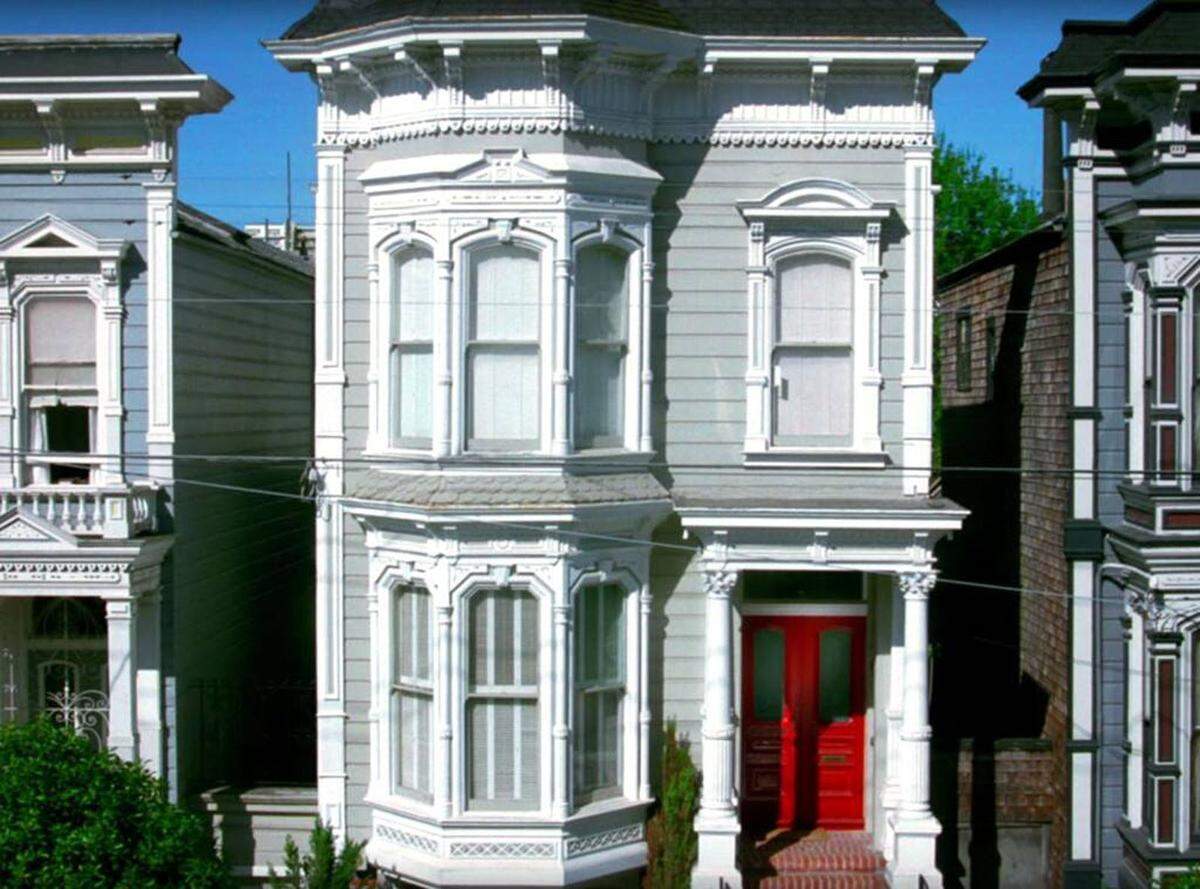 Von 1987 bis 1995 war die TV-Serie "Full House", die in einem Haus in San Francisco spielte und die Familie rund um den dreifachen Vater Danny Tanner, dessen Frau verstarb und der daraufhin mit seinem Schwager Jessie und Freund Joey unter einem Dach lebte, ein riesiger Erfolg. In das Serienhaus kann man nun einziehen.