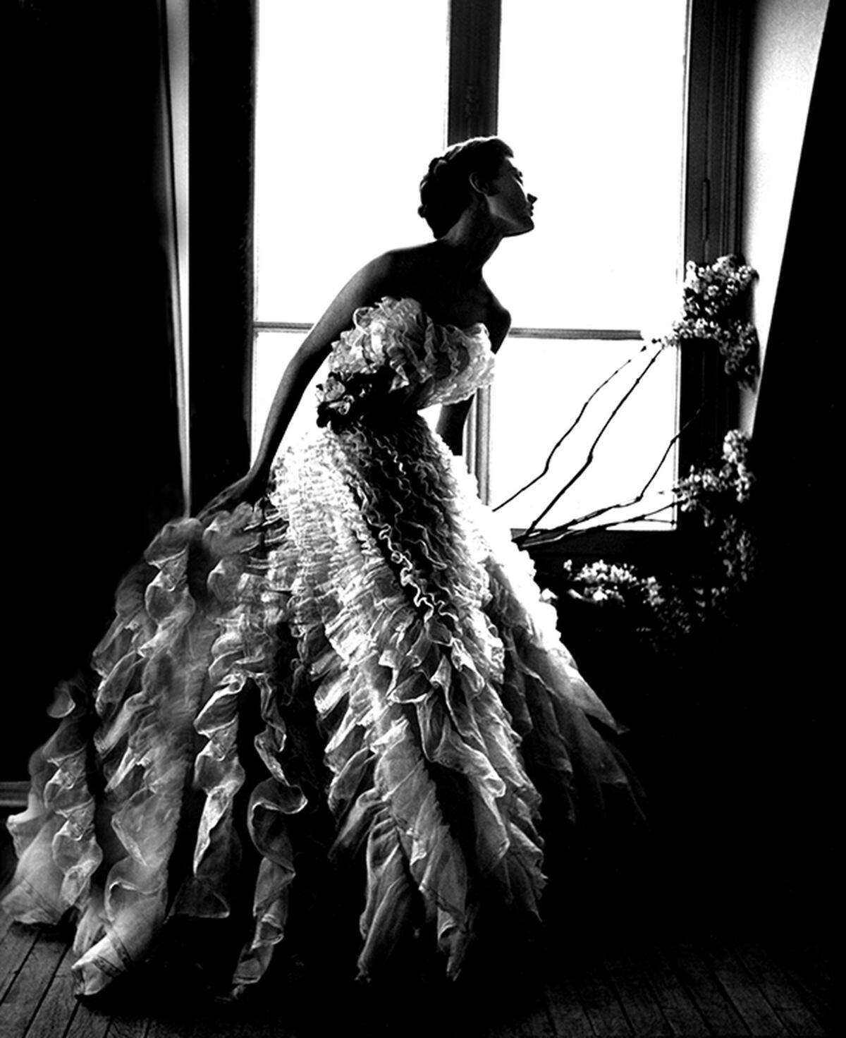 ... und Lillian Bassman (Barbara Mullen, dress by Christian Dior, 1949).