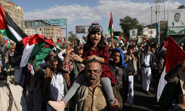 Protestkundgebung in Jemens Hauptstadt, Sanaa. Im Jemen heizen vor allem die mit dem Iran verbündeten Hou­thi-Milizen die Stimmung an.