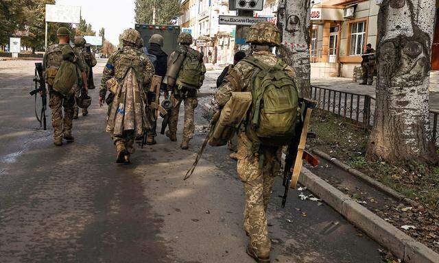 Ukrainische Soldaten verteidigen die strategisch wichtige Stadt Bachmut im Donbass mit allen Mitteln.  