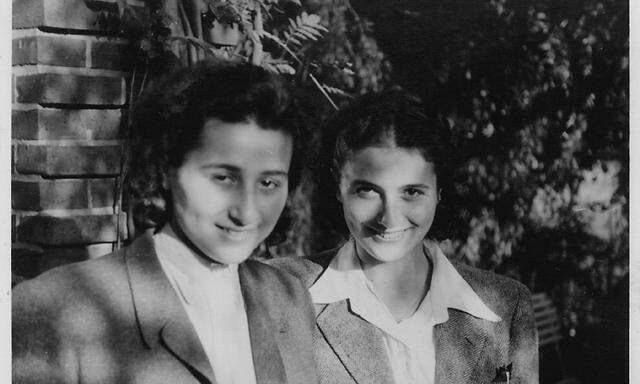 Anita Lasker (l.) mit ihrer Schwester. Sie überlebte Bergen-Belsen und Auschwitz. In einer BBC-Radioansprache erzählte sie 1945 von den Gräueln.