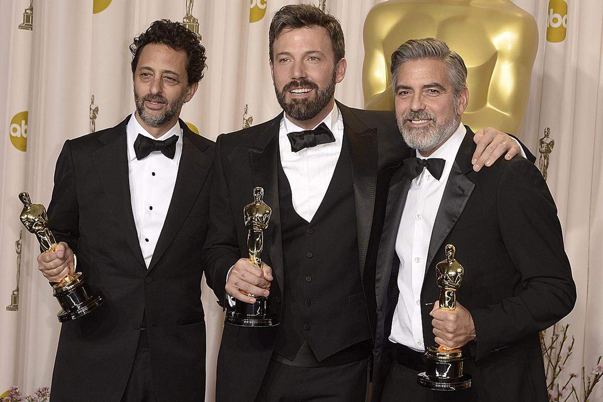 Überraschend: First Lady Michelle Obama öffnete das Siegerkuvert für den Besten Film in einer Live-Zuspielung aus dem Weißen Haus. Der Hauptpreis ging an Ben Afflecks Polit-Thriller "Argo". Unter den neun Nominierungen war auch "Amour" gewesen. Mitproduziert haben den Film acuh George Clooney und Grant Heslov (links).