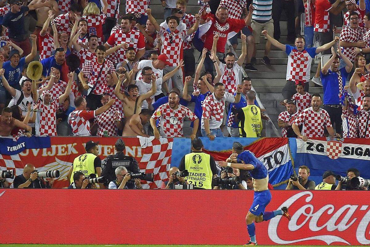Ivan Perisic schießt Kroatien zum späten 2:1-Erfolg gegen Spanien.