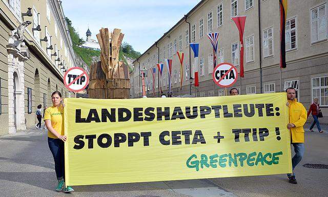 Greenpeace-Proteste vor der Landeshauptleute-Konferenz.