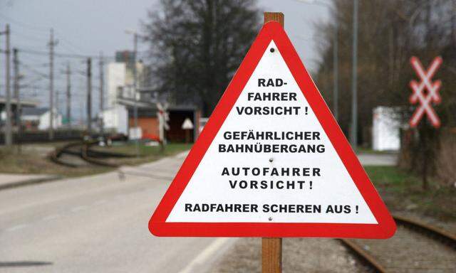 Warnhinweis fuer Radfahrer - warning for biker