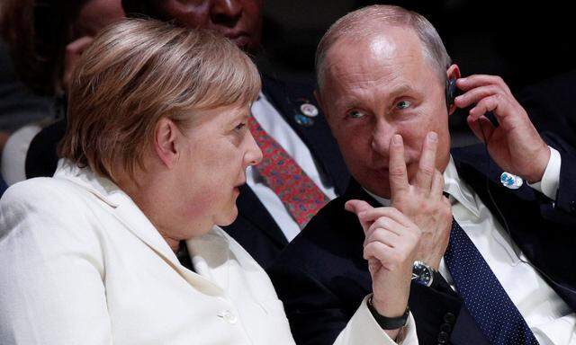 Angela Merkel redet Wladimir Putin ins Gewissen