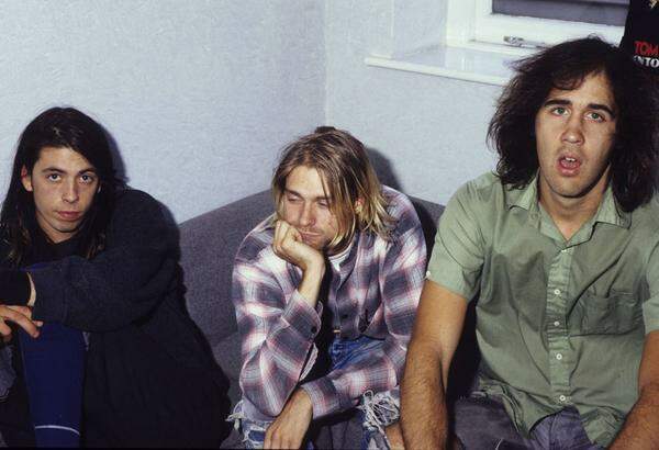 Wegen Cobains Magenproblemen wurde die Welttournee unterbrochen, Cobain und seine Frau flogen nach Rom. Zwei Tage später wurde der Musiker ins Krankenhaus eingeliefert - er hatte eine Überdosis Schlafmittel genommen und war ins Koma gefallen. Seine Ärzte sprachen von einem Suizidversuch, der Musiker selbst von einem Versehen.