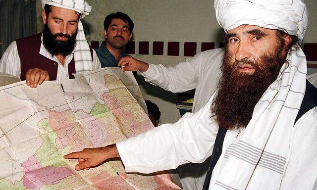 Jalaluddin Haqqani (re.) könnte bald Taliban-Anführer sein. Er war der Stellvertreter des getöteten Mullah Akhtar Mansour.
