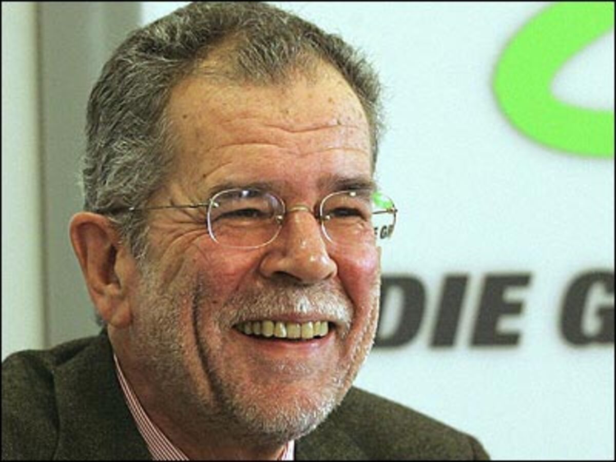 Nach Auszählung der Wahlkarten steht das Wahlergebnis endgültig fest: Die SPÖ ist stimmen- und mandatsstärkste Partei mit 68 Sitzen, die ÖVP liegt mit 66 Mandaten auf Platz 2, dahinter erstmals die Grünen auf Platz 3 (21 Mandate), gefolgt von den gespaltenen Freiheitlichen FPÖ mit 21 Mandaten und BZÖ mit sieben.