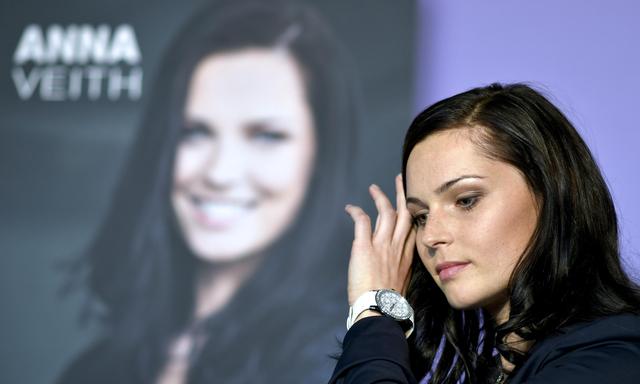 Anna Veith - Figure 1