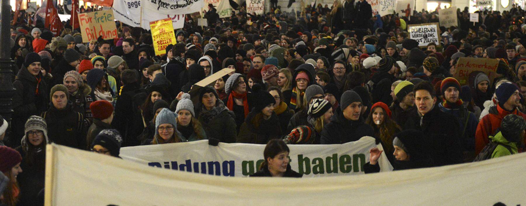 KUNDGEBUNG �STERREICHISCHE HOCHSCH�LERSCHAFT GEGEN DIE NEUE-ALTE BUNDESREGIERUNG