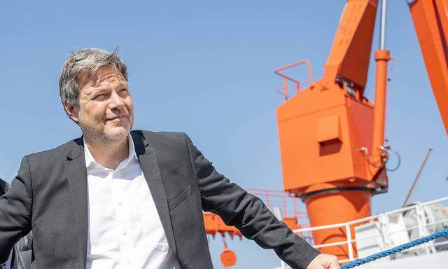 Robert Habeck Besuch des Bundeswirtschaftsminister Robert Habeck auf dem Geomar Forschungsschiff Alkor in Kiel Kiel Schl