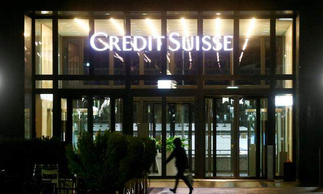 Die mit einer tiefen Vertrauenskrise kämpfenden Credit Suisse ergreift "entschlossene Maßnahmen", um ihre Liquidität zu stärken. 