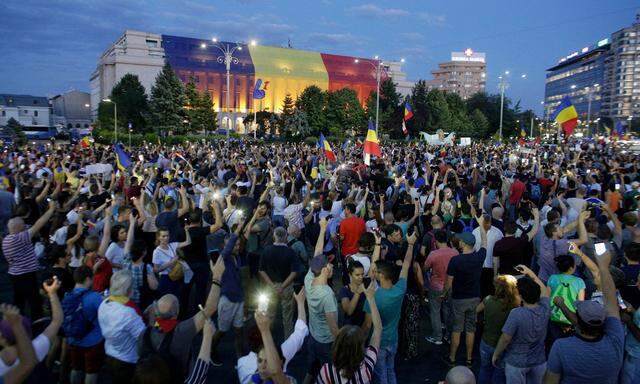 Am Sonntag strömten zum dritten Mal in Folge Tausende in die Bukarester Innenstadt, um zu demonstrieren.