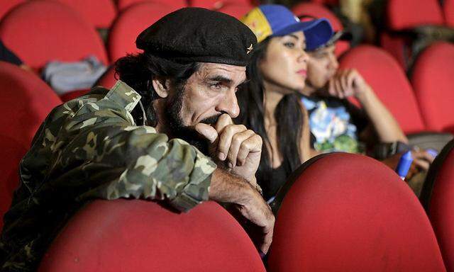 Humberto Lopez, bekannt als 'El Che', kann das Ergebnis der Parlamentswahlen in Venezuela kaum glauben.