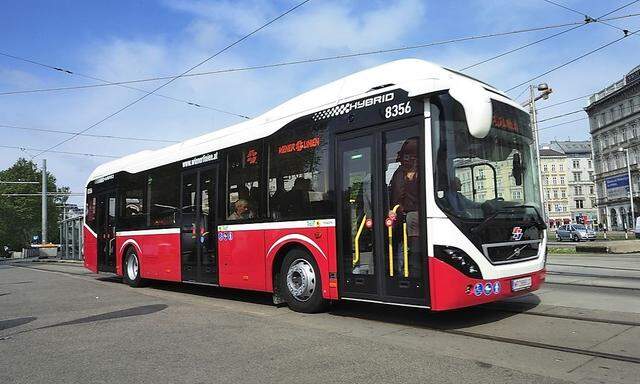 Einer der neuen Volvo-7900-Hybridbusse der Wiener Linien, der ab Montag auf der Linie 4A zum Einsatz kommt.