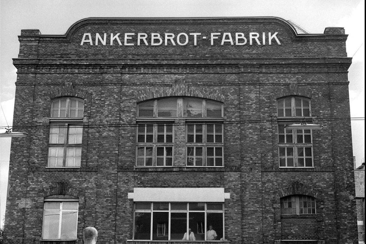 2011 feierte Ankerbrot das 120-jährige Firmenjubiläum. Die Fabrik, die inzwischen der deutschen Familie Ostendorf gehört, expandiert mit einem eigenen Franchise-System in die Slowakei.