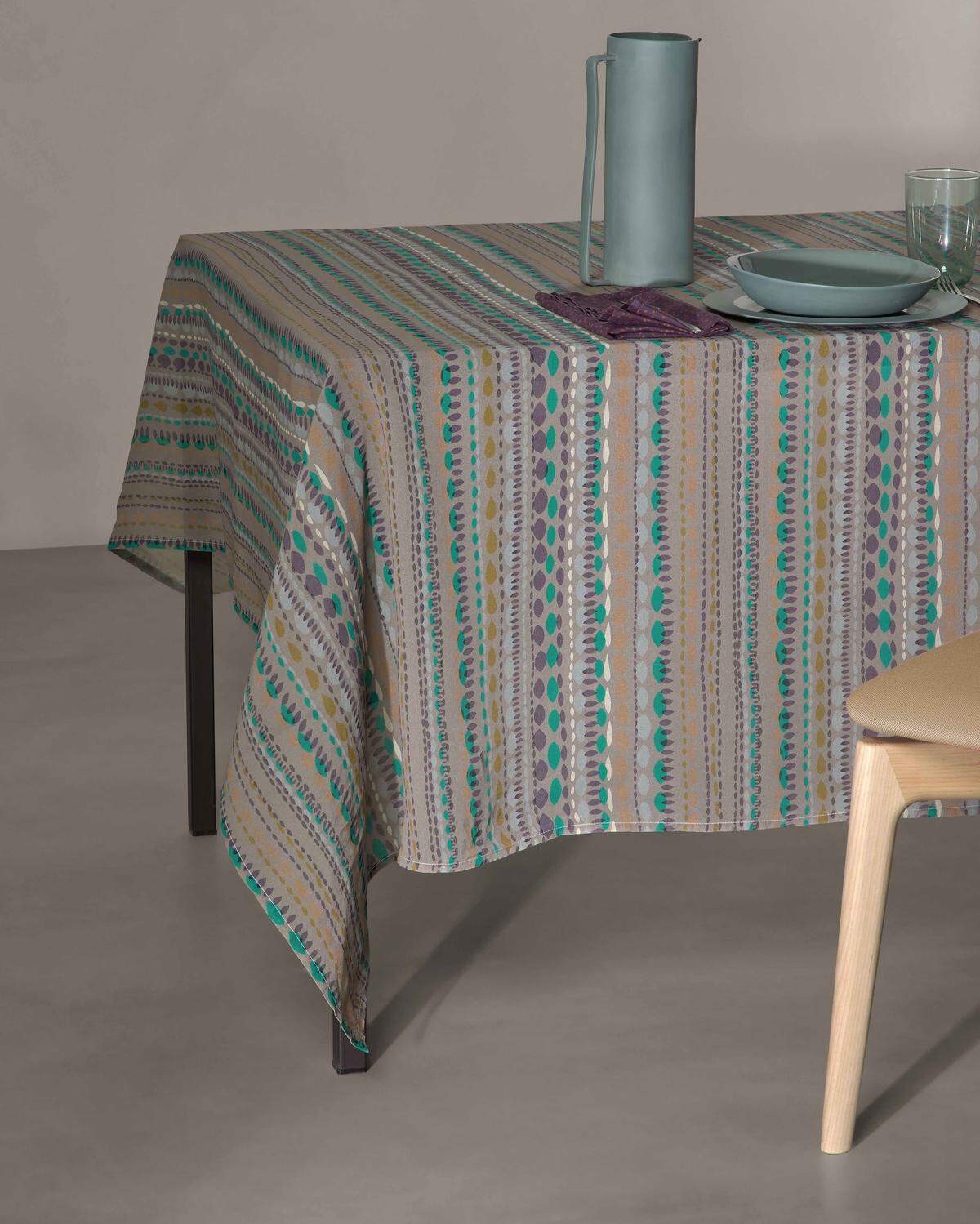 <strong>Tischkultur. </strong>Die Tischdecken von Society Limonta sind von historischen Mustern inspiriert.