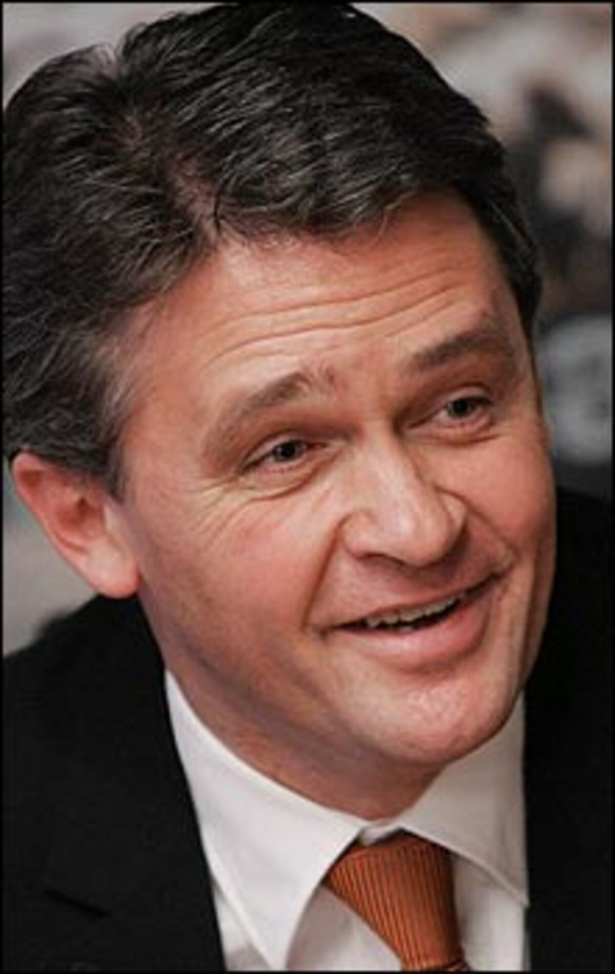 "Leicht möglich, dass dieser rot-schwarze Nicht-Angriffspakt bereits das erste SPÖ-Opfer für diese Koalition ist und sich Cap und Gusenbauer ab heute nicht mehr an ein Parlament der wechselnden Mehrheiten erinnern können".BZÖ-Chef Peter Westenthaler hält trotz Rückkehr der ÖVP an den Verhandlungstisch nichts von einer Großen Koalition.