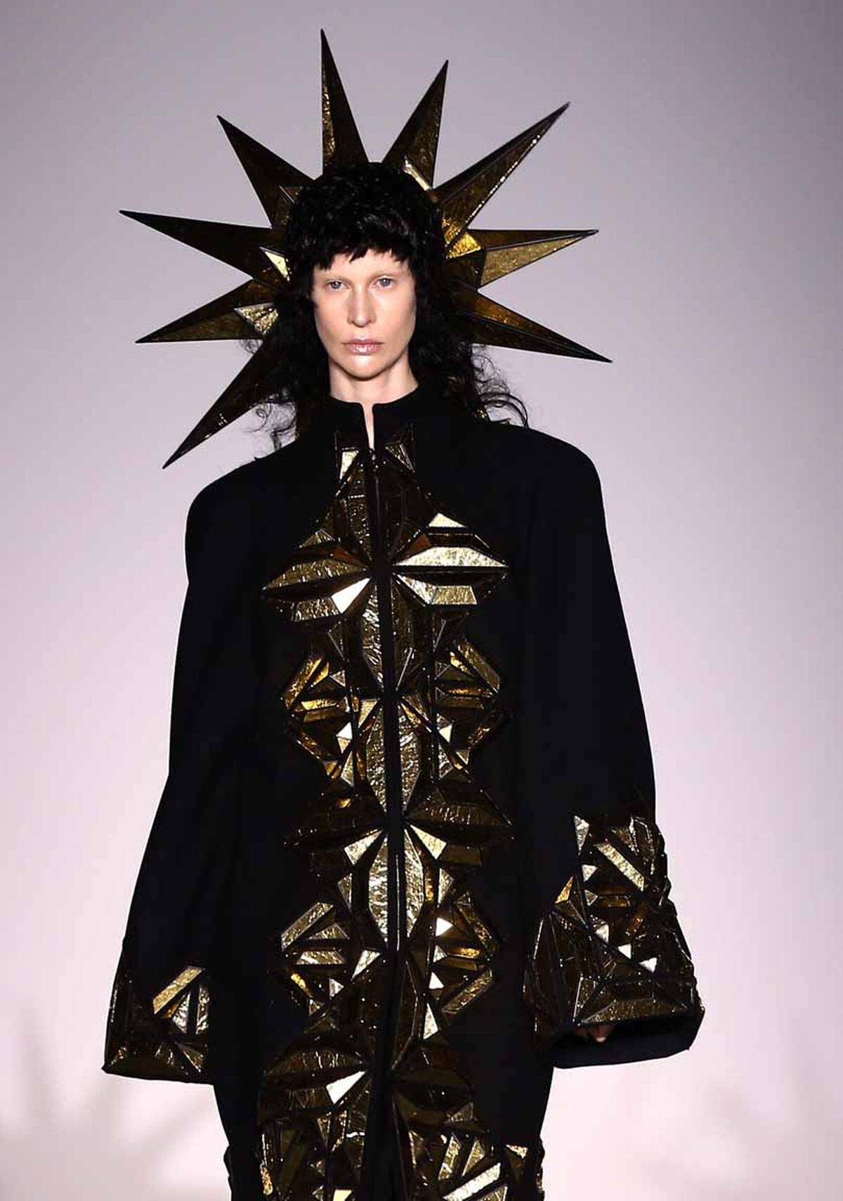 Wie immer recht düster ging es bei Gareth Pugh zu.