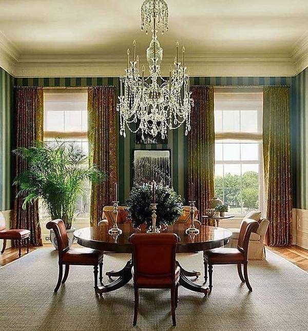 Verantwortlicher Designer der Obama-Räumlichkeiten - im Bild: das private Esszimmer der Familie - war Michael S. Smith, der ein prominenter amerikanischer Innenarchitekt ist.