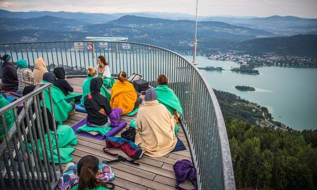 Morgendliche Meditation am Pyramidenkogel.