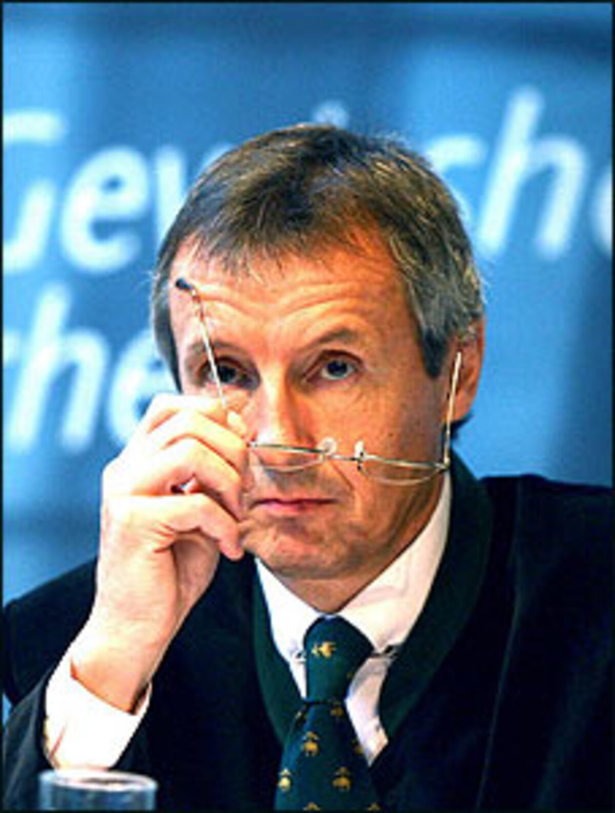 "Wir wollen Pflegekräfte legalisieren, nicht die Putzfrau." Wirtschaftsminister Martin Bartenstein nimmt wohl einigen die Hoffnung.