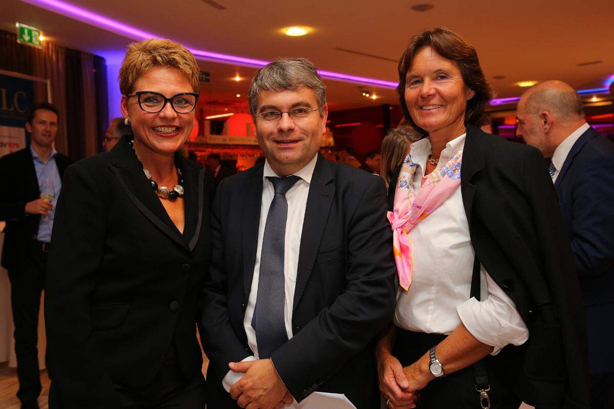 Wirtschaftstreuhänderin Claudia Huber mit den PWC-Partnern Miklós Révay und Christine Catasta (v.li.)
