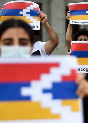 Demonstration in Jerewan. Armenische Aktivisten fordern die internationale Anerkennung des von Armenien unterstützten, de facto eigenständigen Gebietes in Berg-Karabach.