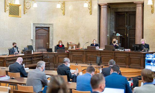 Im Multiversum-Prozess (Bild vom vorigen Freitag, dem letzten Verhandlungstag) hielt die Anklage nicht stand. Neun Personen durften mit Freisprüchen im Gepäck den Großen Schwurgerichtssaal des Straflandesgerichts Wien verlassen.
