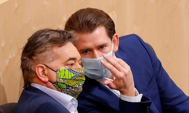 Vizekanzler Kogler (l.) und Kanzler Kurz am 26. Mai im Nationalrat.