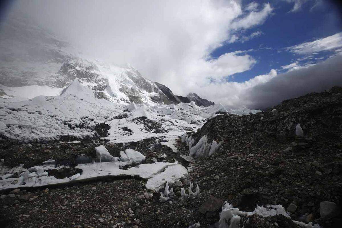 Die Himalaya-Region war im April und Mai von zwei schweren Erdbeben erschüttert worden.