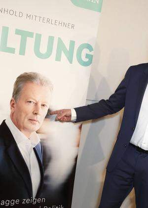 PK anl Buchpraesentation Haltung Flagge zeigen in Leben und Politik von ehem OeVP Chef und Vizekan