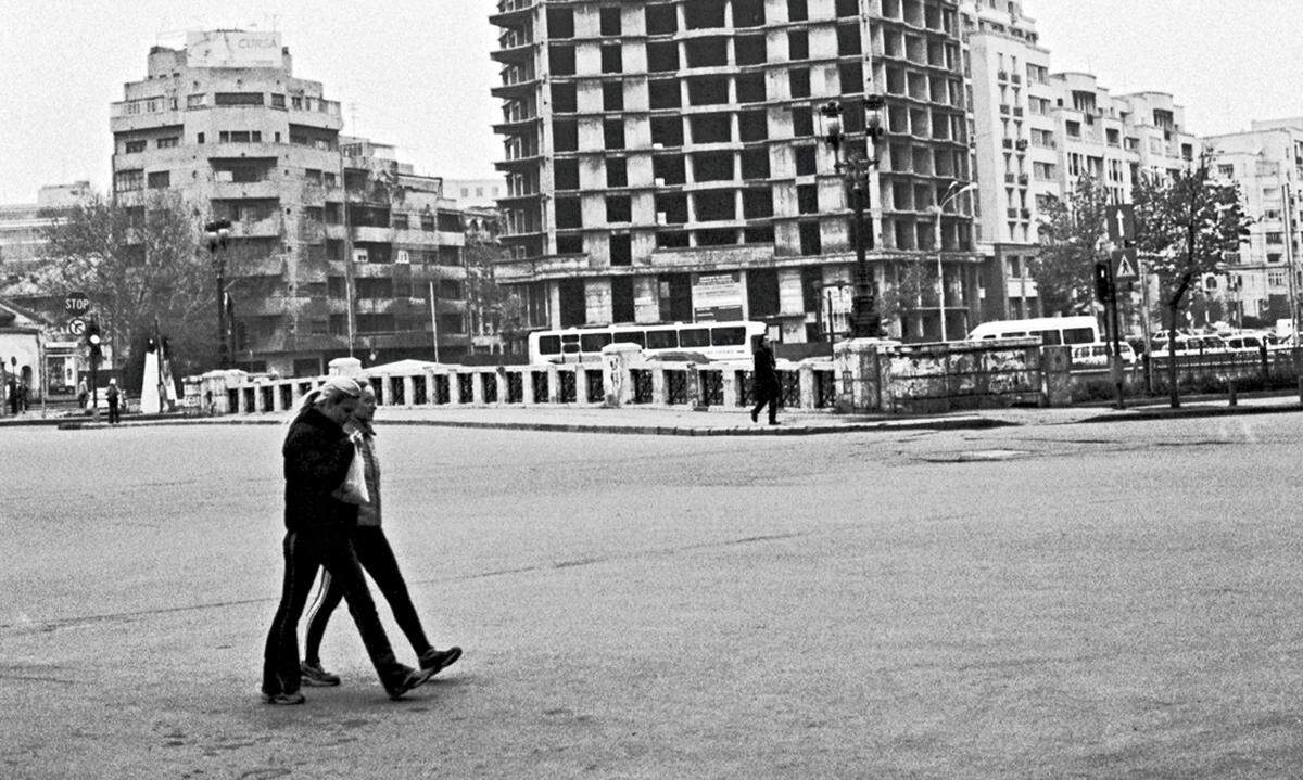 Schon als Teenager begann der 1965 geborene Norweger Morten Andersen Stadtleben und Straßenszenen zu fotografieren. Der Fotohof Salzburg zeigt noch bis 19. 11. die Ausstellung „Untitled Cities“. www.fotohof.at