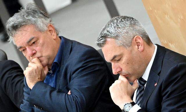 Vizekanzler Werner Kogler (Grüne) und Bundeskanzler Karl Nehammer (ÖVP) 