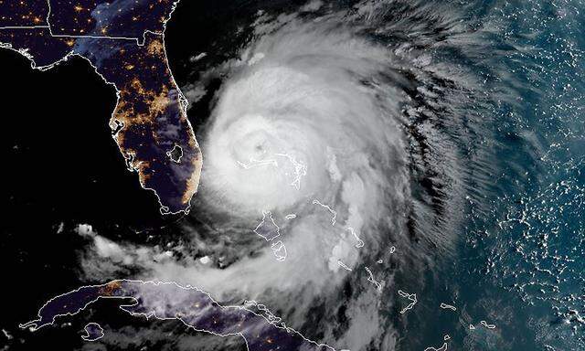 Hurrikan "Dorian" wird schwächer, aber er bewegt sich auch als Gesamtes sehr langsam, sehr zum Leid der Bewohner der Bahamas.
