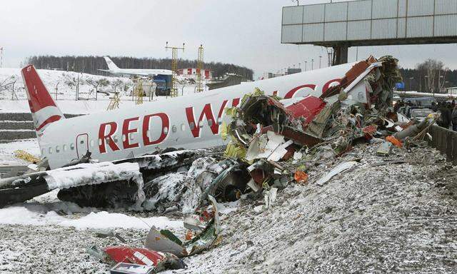 Moskau Passagierflugzeug zerbricht Landung