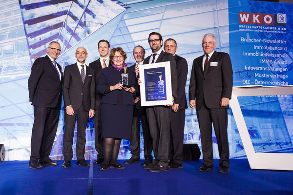 Dr. Funk Immobilien ist zum vierten Mal unter den Preisträgern.(v.l.n.r.) Alexander Brenner (Regionalleiter UNIQA Makler Service), Michael Umfahrer (Vorsitzender IMMY-Jury), Oliver Brichard (IMMY-Jury), Margret Funk (Dr. Funk Immobilien GmbH), Dietmar Hofbauer (IMMY-Projektleiter), Georg Flödl (Dr. Funk Immobilien GmbH), Rudolf North (GF Immobilien- &amp; Vermögenstreuhänder - FG Wien), Michael Pisecky (Obmann Immobilien- und Vermögenstreuhänder - FG Wien)