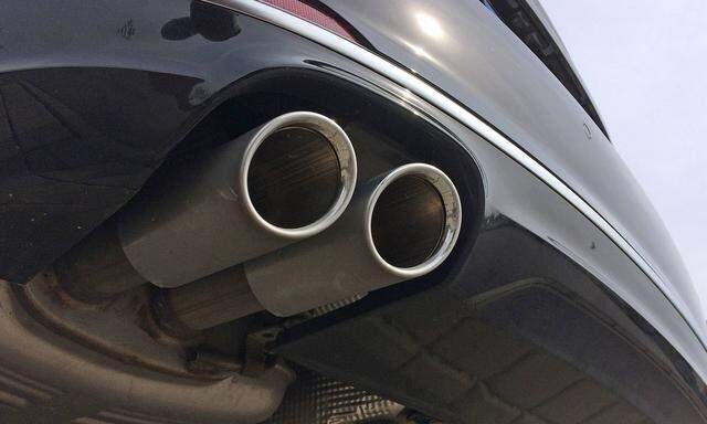 Themenbild Symbolfoto Dieselskandal Abgasskandal der Autokonzerne Daimler BMW Audi Porsche und V