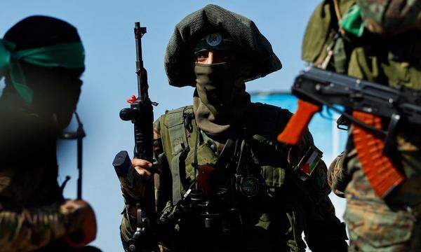 Kämpfer der Hamas bei einer Parade in Gaza noch vor dem Krieg. Israel will die Terrororganisation zerschlagen.