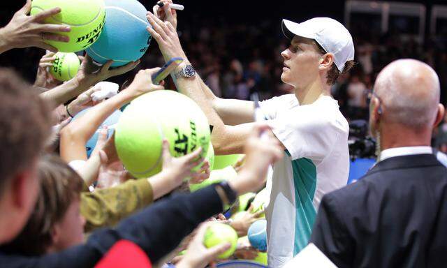 VIENNA,AUSTRIA,25.OCT.23 - TENNIS - ATP World Tour, Erste Bank Open. Image shows Jannik Sinner (ITA) and fans.
Photo: GEPA pictures/ Walter Luger