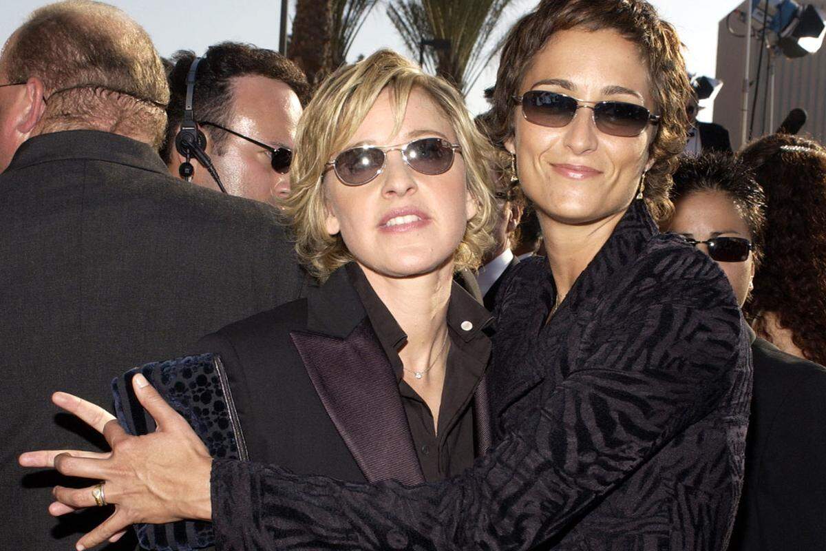 Zuvor war Hedison mit einem anderen US-Star liiert. Sie war drei Jahre mit US-Talkshow-Moderatorin Ellen DeGeneres liiert. Die beiden trennten sich 2004, als DeGeneres wiederum Portia de Rossi näher kam.